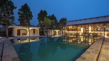 Kolam renang outdoor