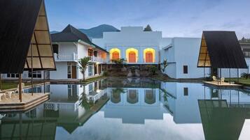 Kolam renang outdoor