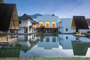 Outdoor pool - Casa de Lani Resort and Convention (Baturaden)