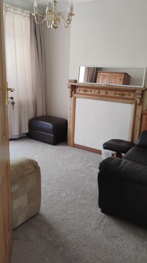 House | 4 bedrooms - Spacious 4BR Stay in Morden Contractors and Group (Morden)