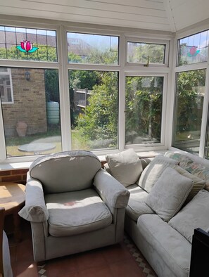 House | 4 bedrooms - Spacious 4BR Stay in Morden Contractors and Group (Morden)