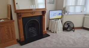 House | 4 bedrooms - Spacious 4BR Stay in Morden Contractors and Group (Morden)
