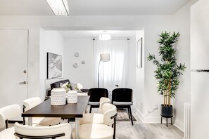 Dining - Executive Suite 3BR - Close to Downtown Ottawa (Ottawa)