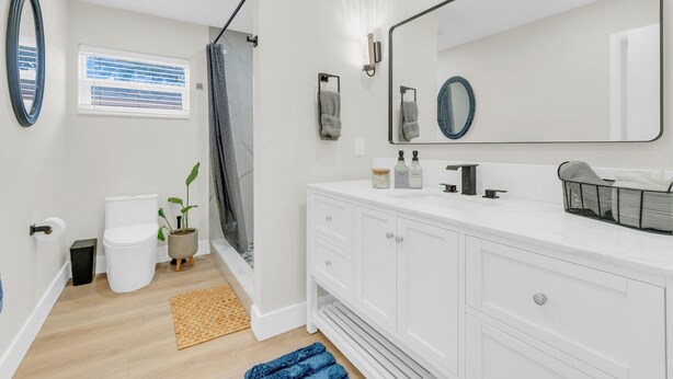 Hair dryer, towels, soap, toilet paper - Blue Lizard Men-Only 2-Bedroom 1-Bath Unit with Heated Saltwater Pool and Spa (Oakland Park)