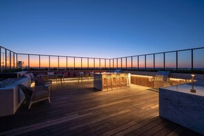 Outdoor dining - City Blue | Luxury 2BR Highrise | Year-Round Pool | Downtown Skyline Views (Atlanta)