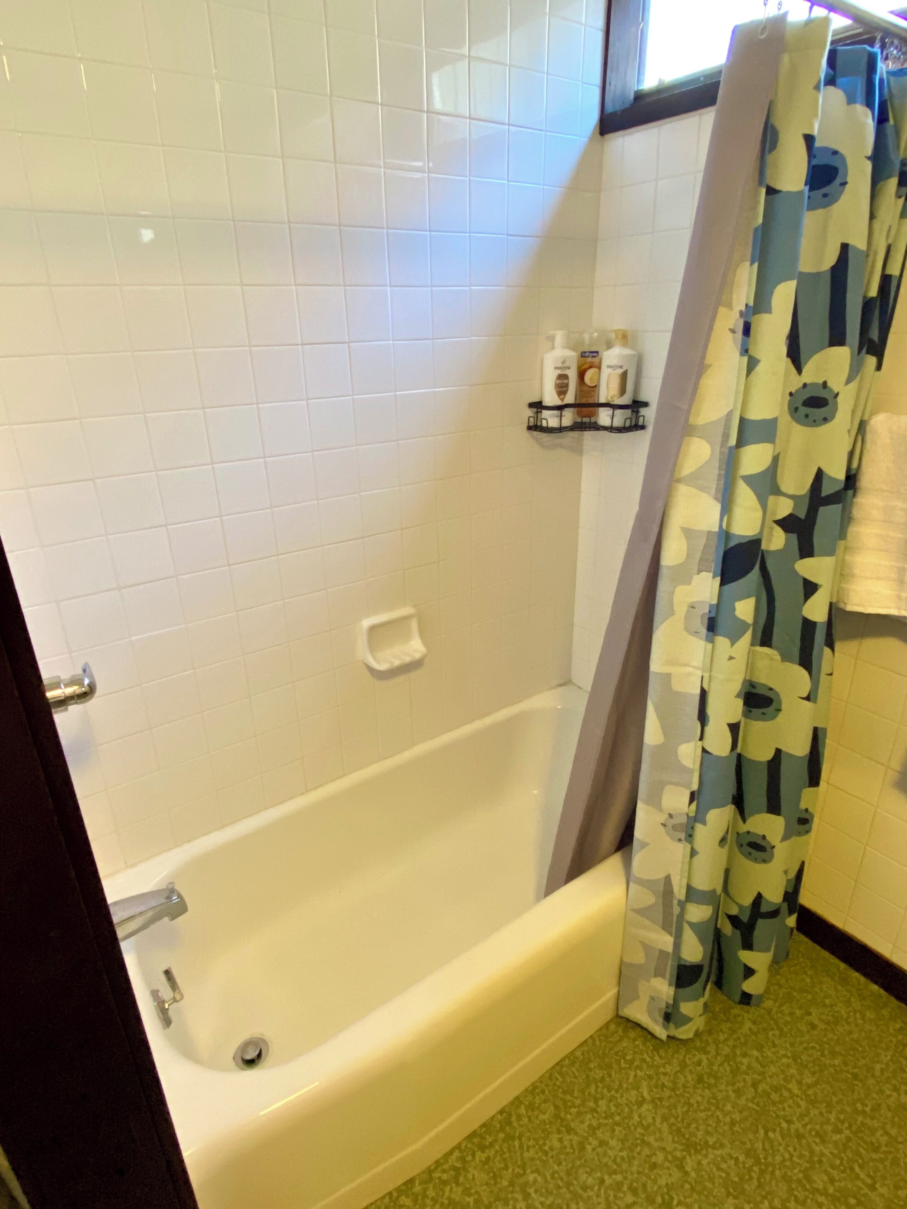 Bidet, towels, soap, toilet paper