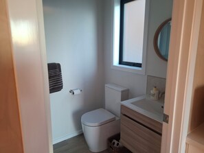 Shower, hair dryer, towels, soap - Totaranui Accommodation Chalet One 7km from beach.  Abel Tasman National Park (Totaranui)