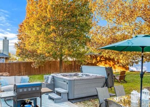 Outdoor dining - Serene 3-bedroom house with AC in charming McKinney (McKinney)