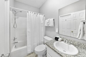 Bathroom - Sunny escape in Miramar Beach, sleeps 6 (Miramar Beach)