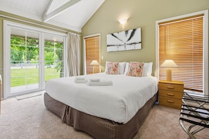 2 bedrooms, iron/ironing board, WiFi (free), bed sheets