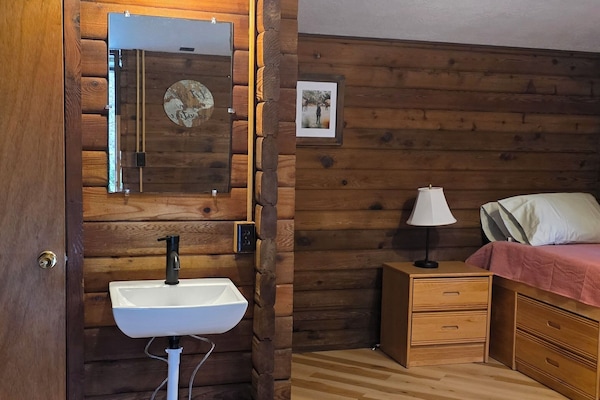 Classic Single Room, Multiple Beds, Non Smoking, Pets Allowed | Desk, laptop workspace, WiFi (free)