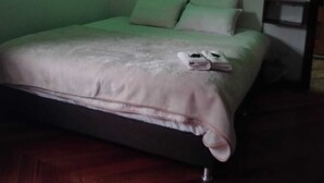 A room with a bed, a nightstand, and a green ceiling light. - HOTEL LUXURY DREAM (Bogotá)