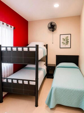 2 habitaciones, tabla de planchar con plancha, internet y ropa de cama 