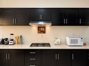 Coffee/tea maker, microwave, dishwasher, electric kettle