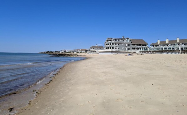 Beach - 1BR in BREAKERS RESORT 100 yards from Inman beach plus 2 pools and rear deckyard (Dennis)