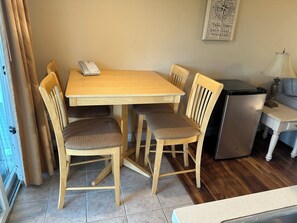 Dining - 1BR in BREAKERS RESORT 100 yards from Inman beach plus 2 pools and rear deckyard (Dennis)