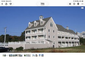 Exterior - 1BR in BREAKERS RESORT 100 yards from Inman beach plus 2 pools and rear deckyard (Dennis)