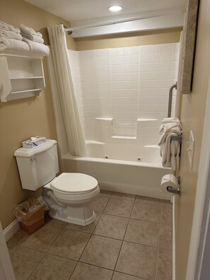 Bathroom - 1BR in BREAKERS RESORT 100 yards from Inman beach plus 2 pools and rear deckyard (Dennis)