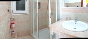 Bathroom - Vrbo Property (Le Forna)