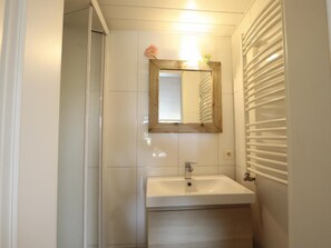 Bathroom - Charming cottage near Lake Robertville (Robertville)