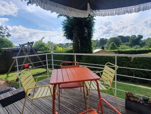 Outdoor dining - Charming cottage near Lake Robertville (Robertville)