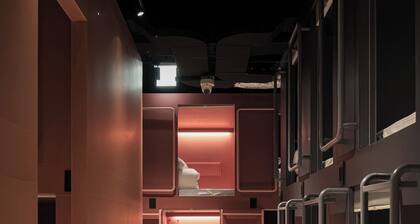 Jh blossom capsule & cabin hotel
