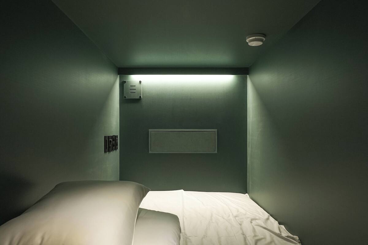 Superior Single Room, Men only
