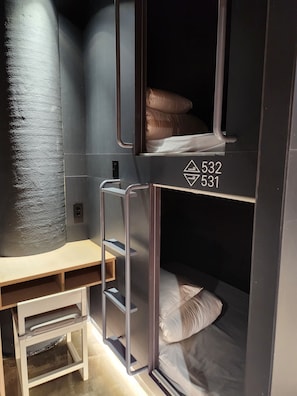 Habitación doble Deluxe, solo para mujeres (Cabin for two) | Wifi gratis y ropa de cama