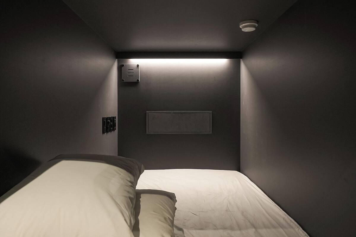 Economy Single Room, Men only
