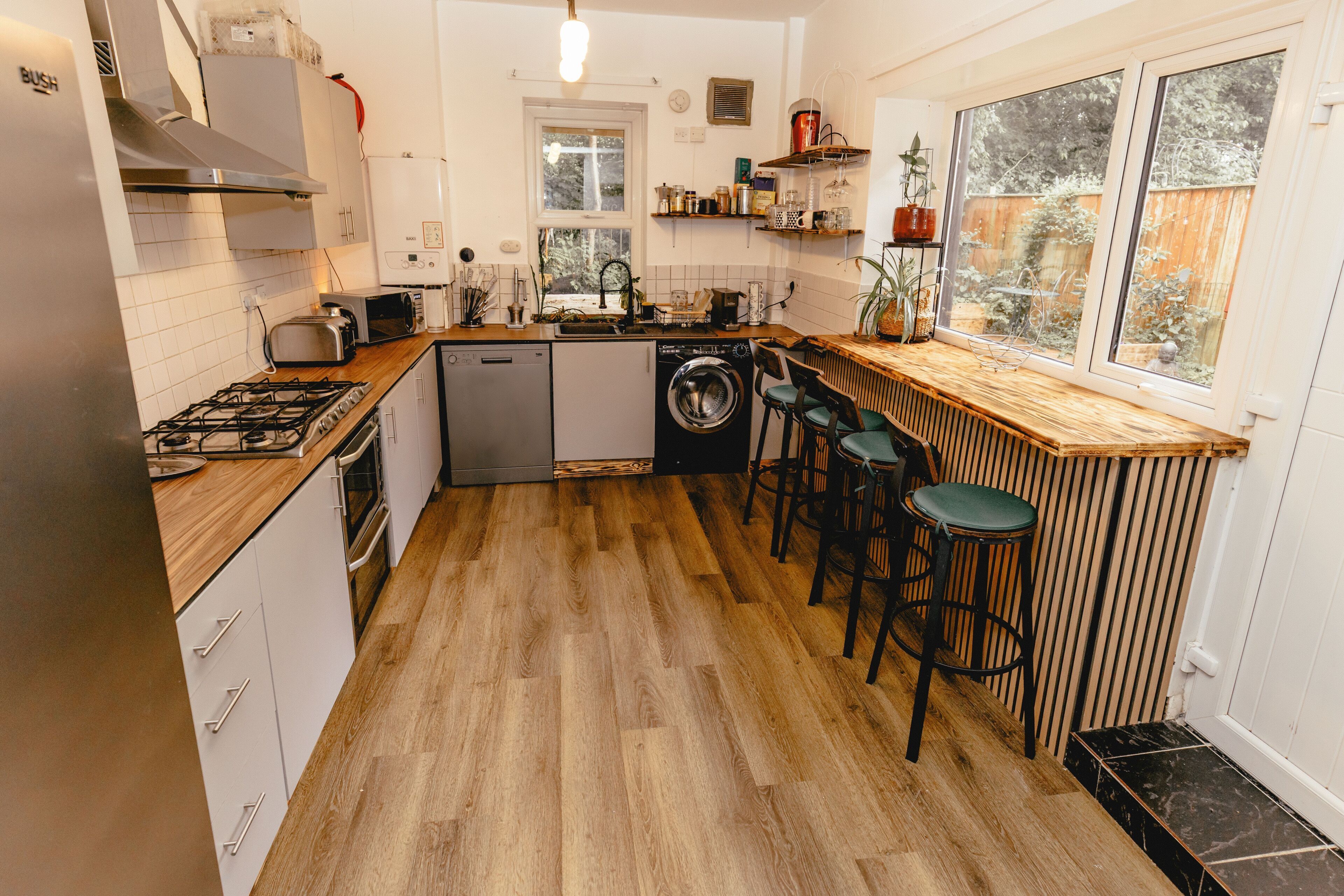 Kaffetrakter/tekoker, kjøleskap, mikrobølgeovn og ovn