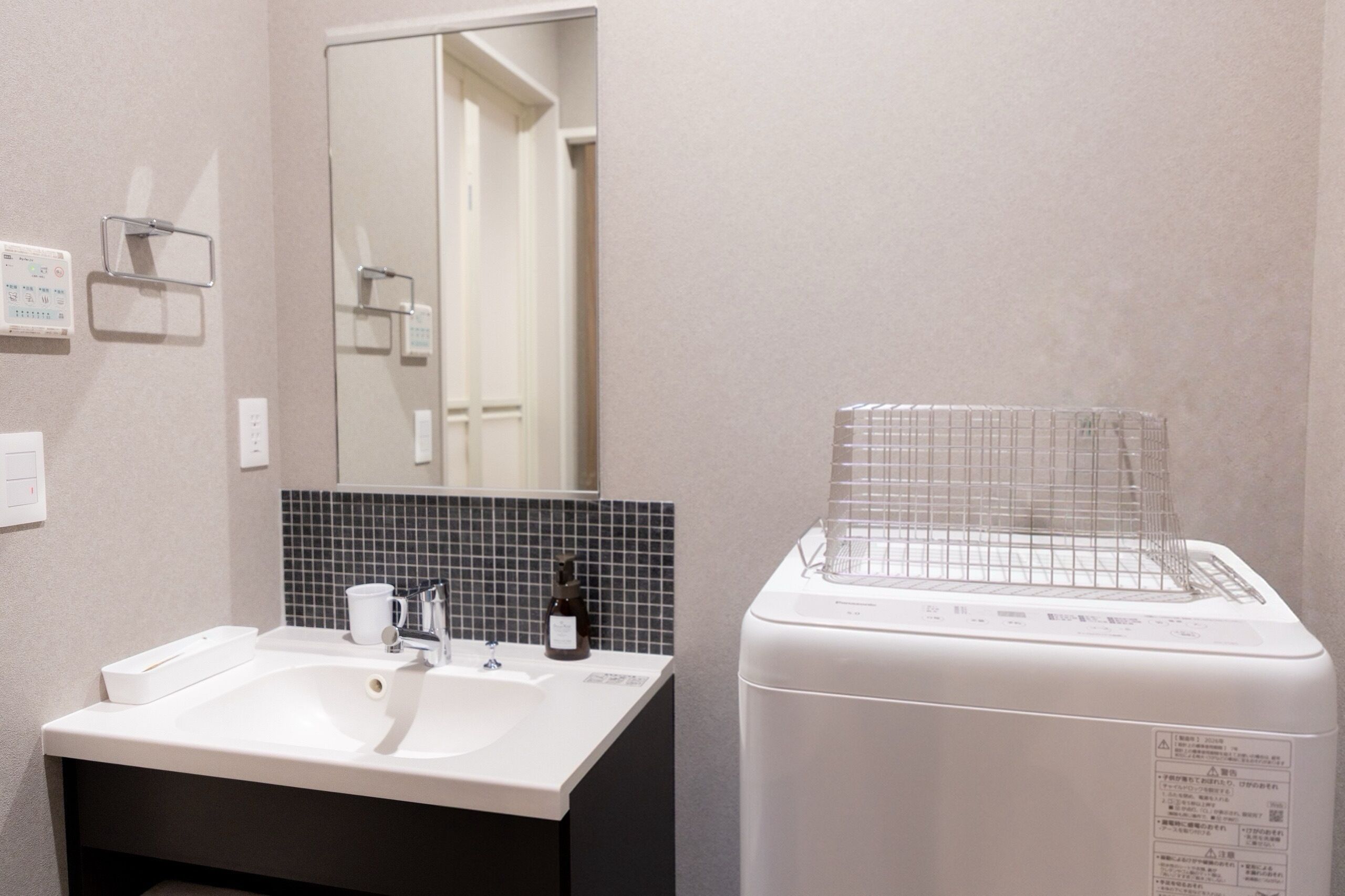 Superior-Vierbettzimmer | Badezimmer | Duschwanne, Haartrockner, Handtücher, Shampoo