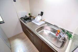 Family Apartment | Private kitchen | Microwave, stovetop, cookware/dishes/utensils - Cezanne (Fukuoka City Hakataku Katakasu)