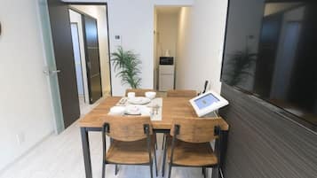 Basic Apartment | Dining