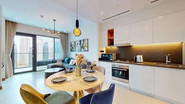 A modern apartment with a dining area, kitchen, and living space. - 1 Bed with City and Marina Views l near Mall (Dubai Marina)
