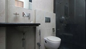 Deluxe Room | Bathroom - Hotel SYN (Ajmer)