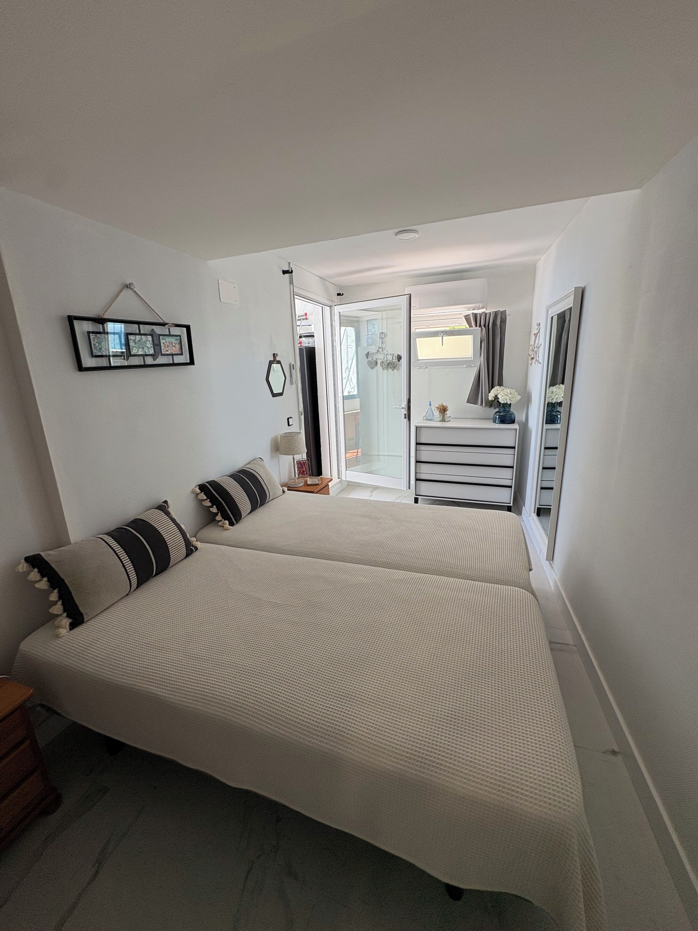 2 bedrooms, iron/ironing board, WiFi (free)