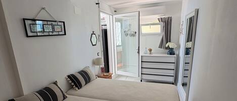 2 bedrooms, iron/ironing board, WiFi (free)