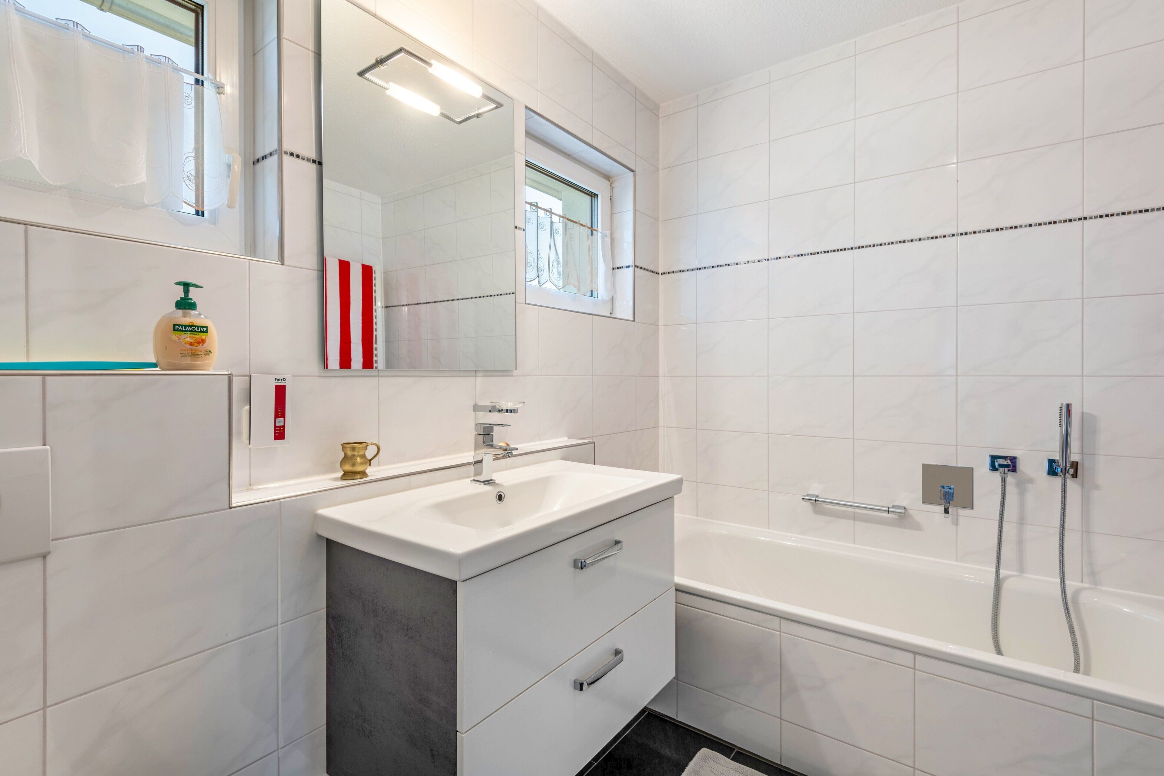 Dusche, Haartrockner, Handtücher