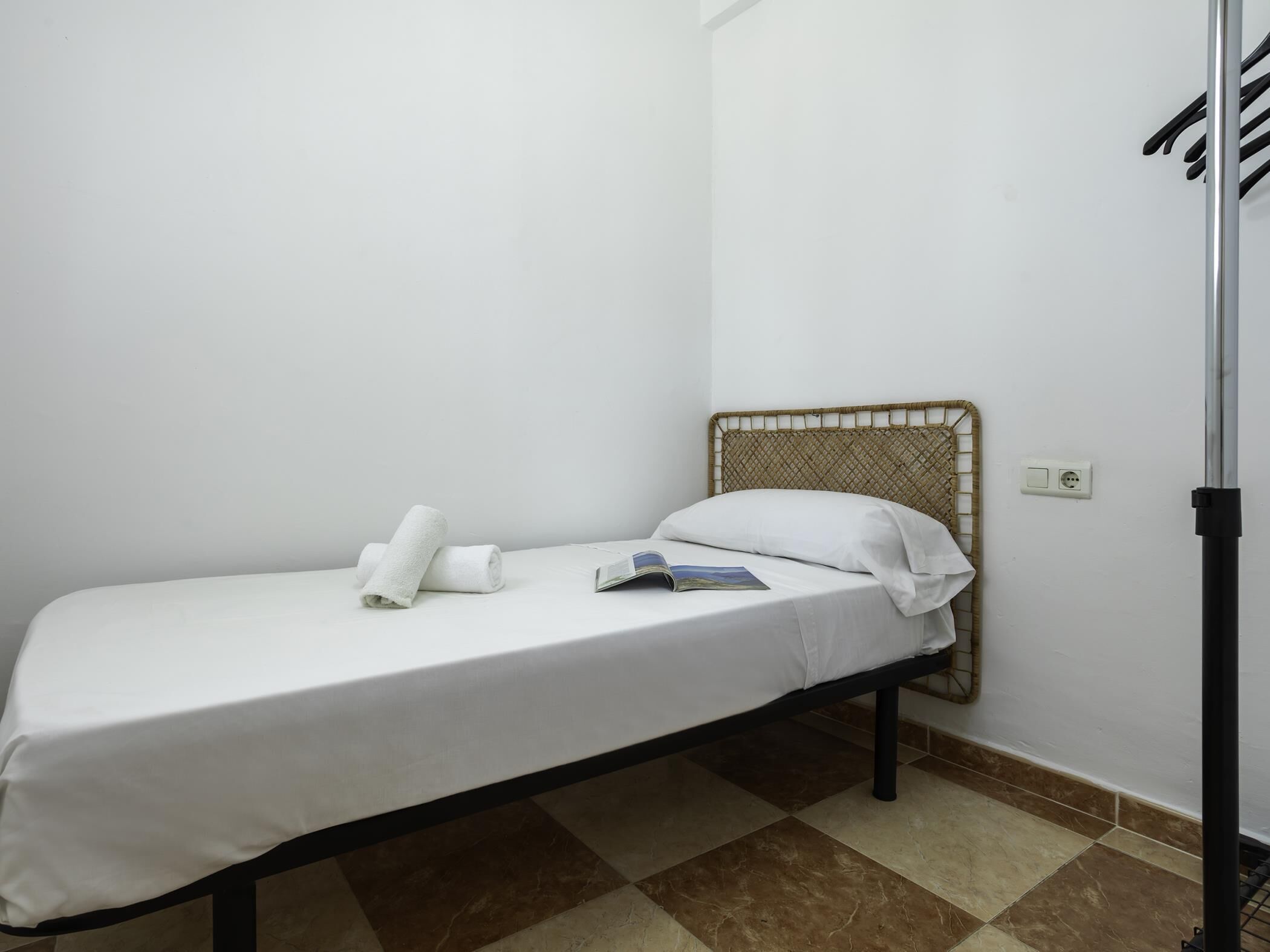 2 slaapkamers, een strijkplank/strijkijzer, internet, beddengoed