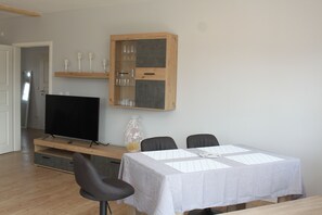 Dining - Vrbo Property (Hanstedt I)