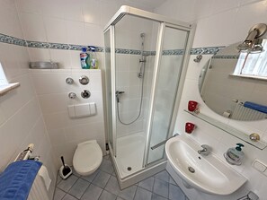 Bathroom - Vrbo Property (Aschau im Chiemgau)