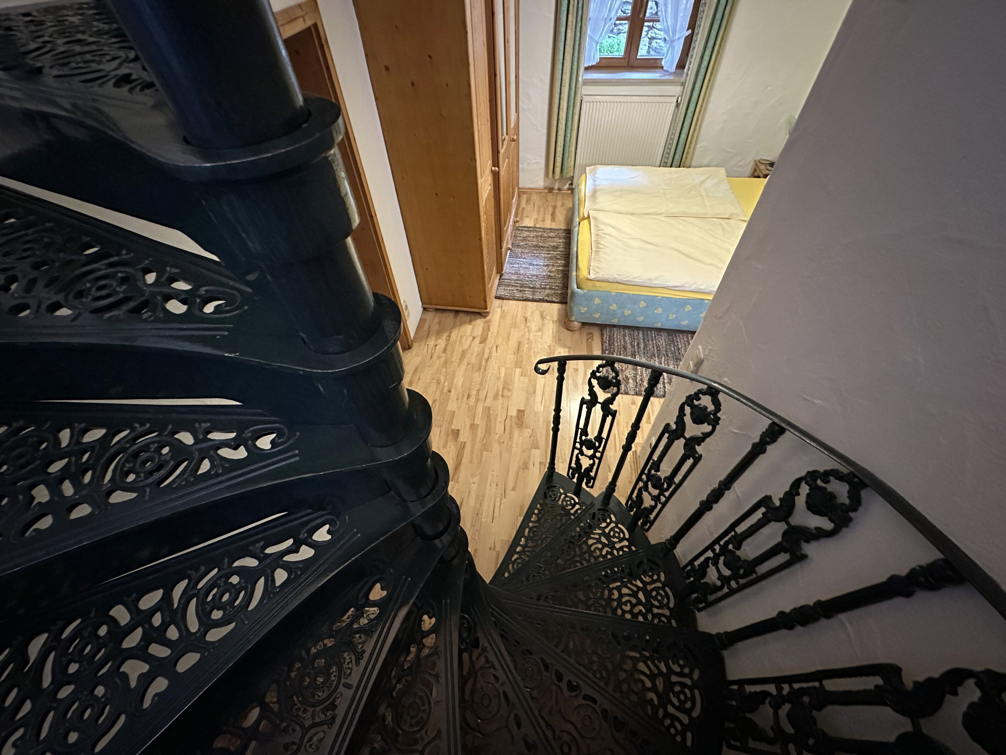 Ferienwohnung Kampen für 2 Personen mit separaten Schlafzimmer und Süd-Balkonterrasse, 40 qm, Nr.2-Wendeltreppe ins Schlafzimmer