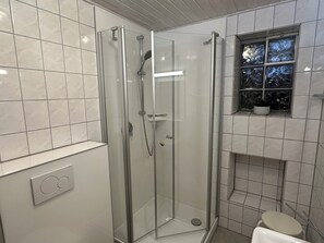Singola Classic, vista cortile | Bagno | Sapone, shampoo, carta igienica