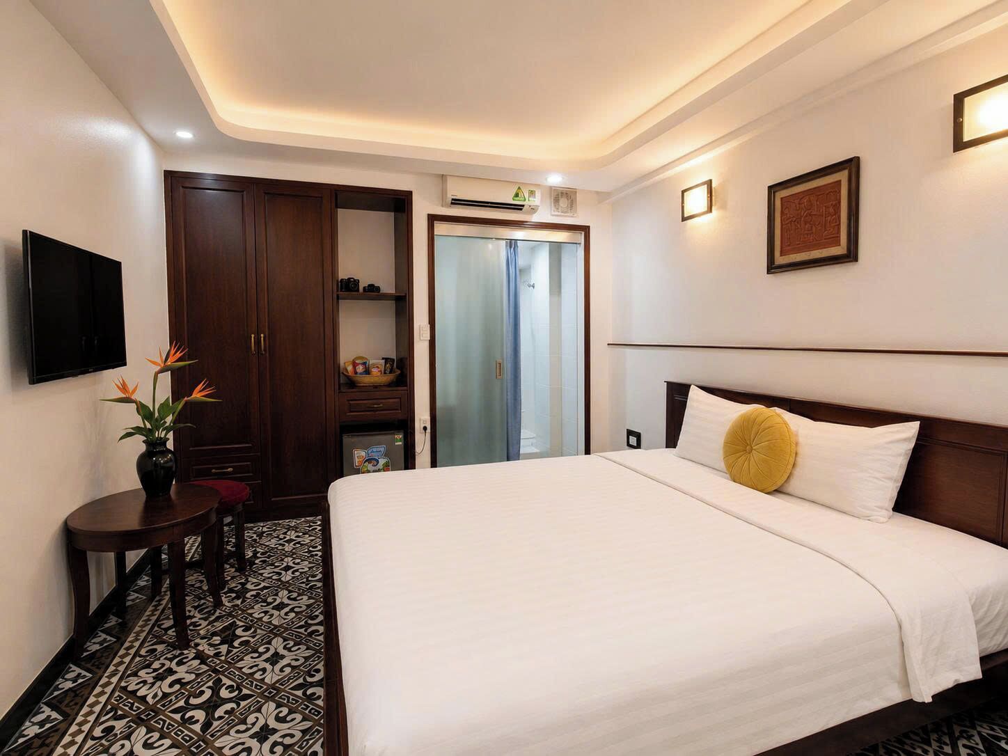 In-room safe, desk, soundproofing, iron/ironing board
