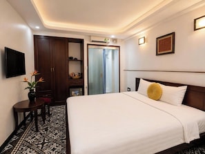 In-room safe, desk, soundproofing, iron/ironing board - Hanoi Luxury Hotel - Old Quarter (Ha noi)