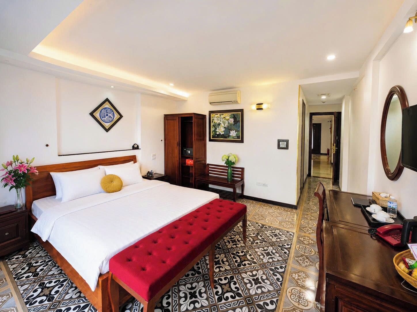 Junior Suite, Balcony, City View | In-room safe, desk, soundproofing, iron/ironing board