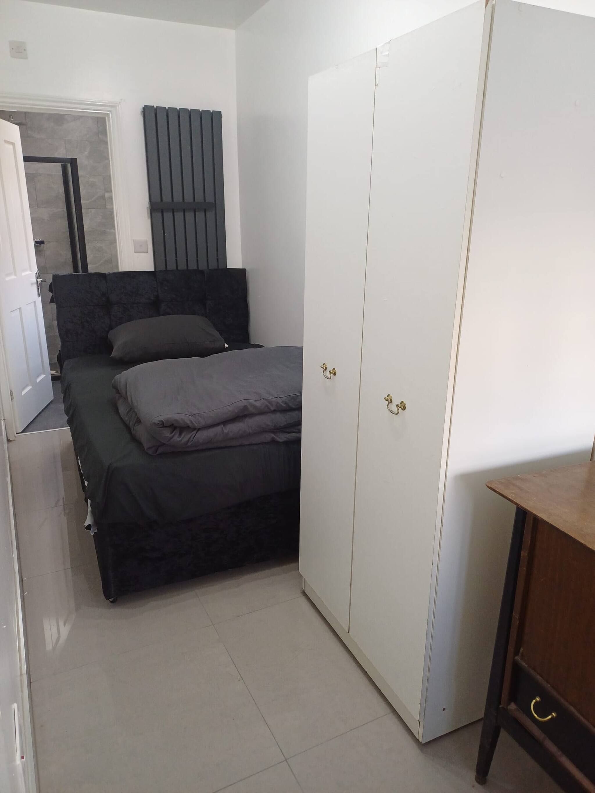 1 bedroom, internet, bed sheets