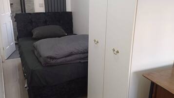 1 bedroom, internet, bed sheets