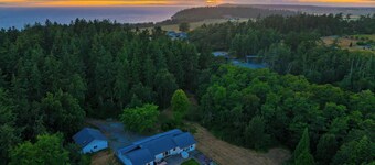 5-Acre Estate • Private Trail Access + Hot Tub + Firepit | Edgefield Farmhouse