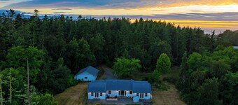 5-Acre Estate • Private Trail Access + Hot Tub + Firepit  | Edgefield Farmhouse